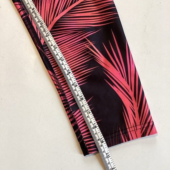 INNER FIRE pink Palm Capri Leggings - Picture 4 of 5